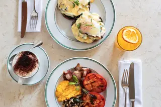 Os ovos benedict destacam-se no menu Veggie, por serem gulosos e ideais para molhar o pão