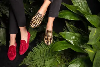 Na coleção, há modelos com animal print e mistura de peles
