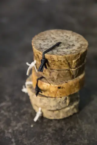 As formas irregulares dos sabões distinguem a Ode Sabão, inspirada nas cores e nos ingredientes do Mediterrâneo