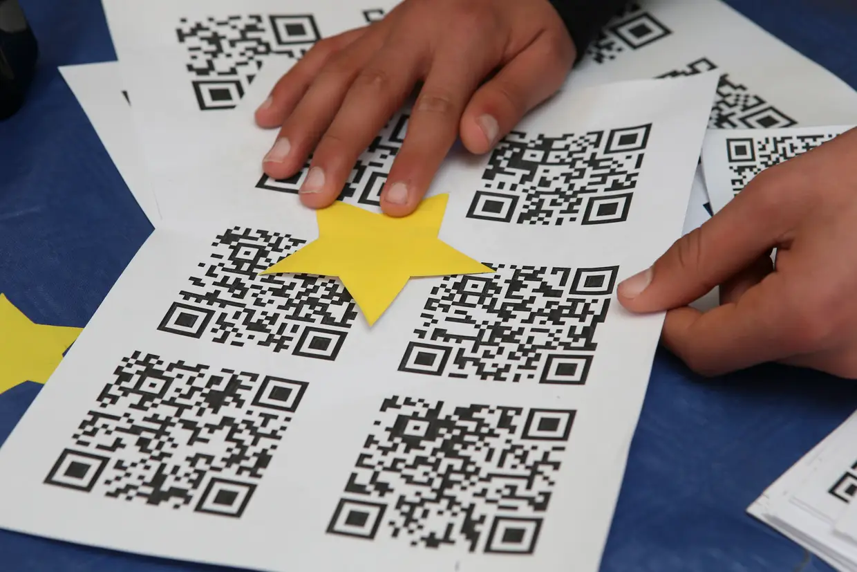 O 9.ºA resolveu criar qr-codes que remetem para excertos do livro «A Culpa é das Estrelas”