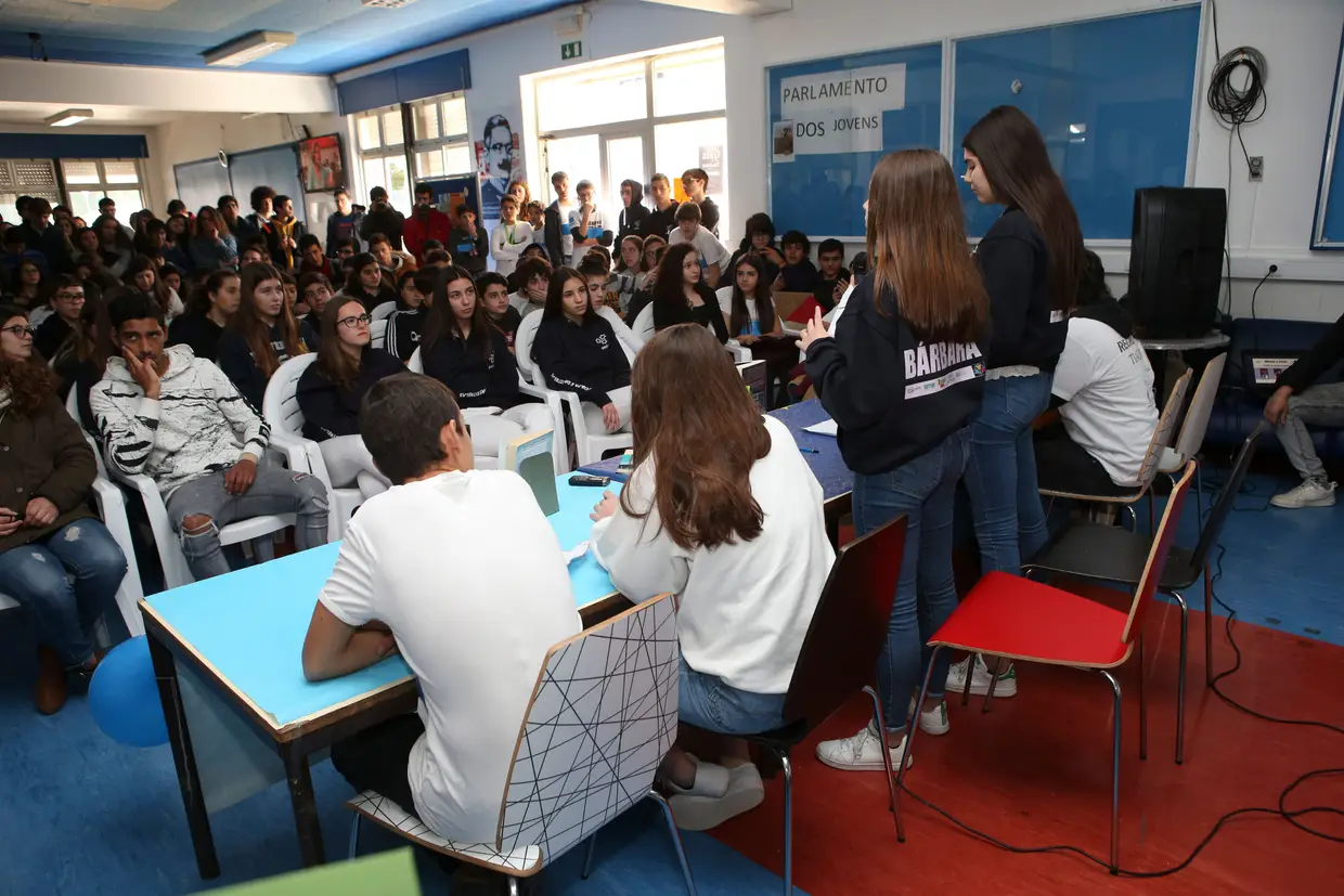 O comício teve uma grande audiência. Os alunos que fazem campanha esperam assim motivar mais colegas a participar