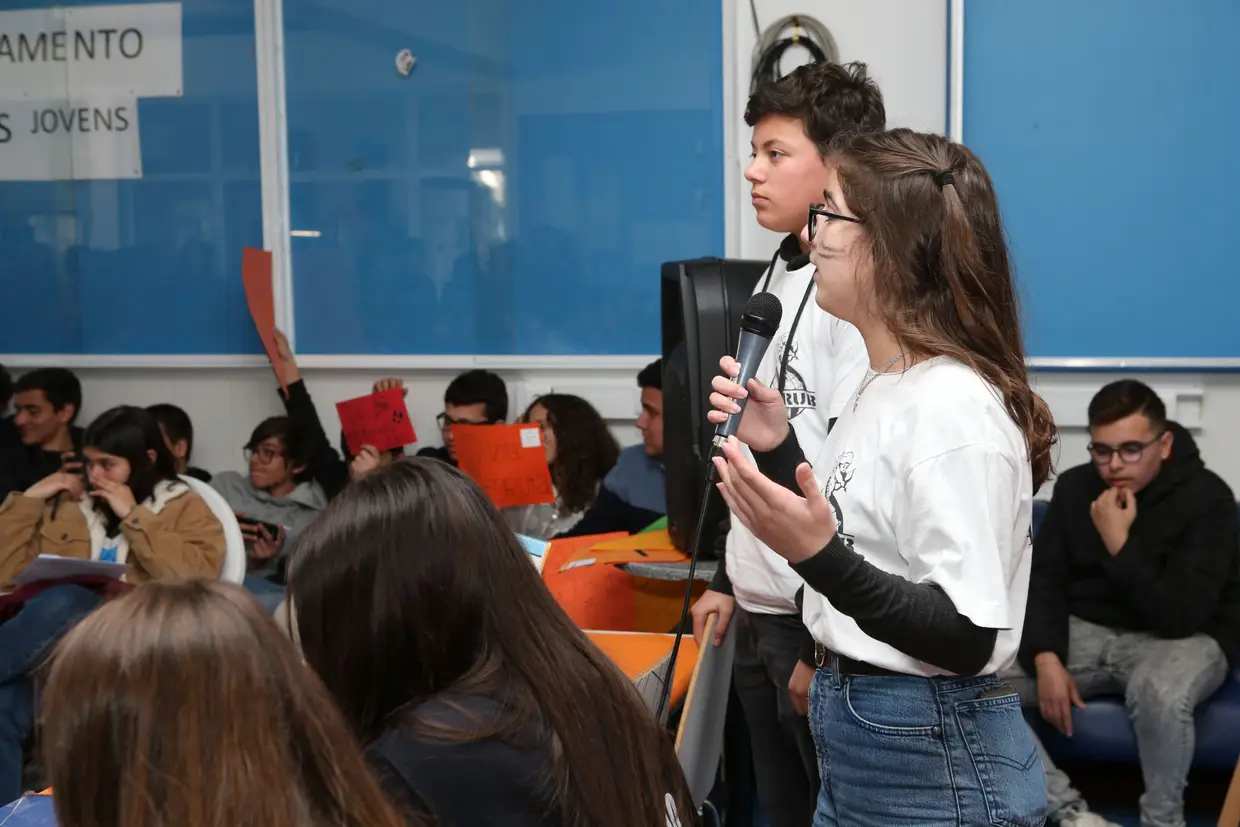 «Também escolhemos este livro porque o autor, Robert Muchamore, o escreveu para motivar os sobrinhos a ler», explicaram os «Recrutas» no comício