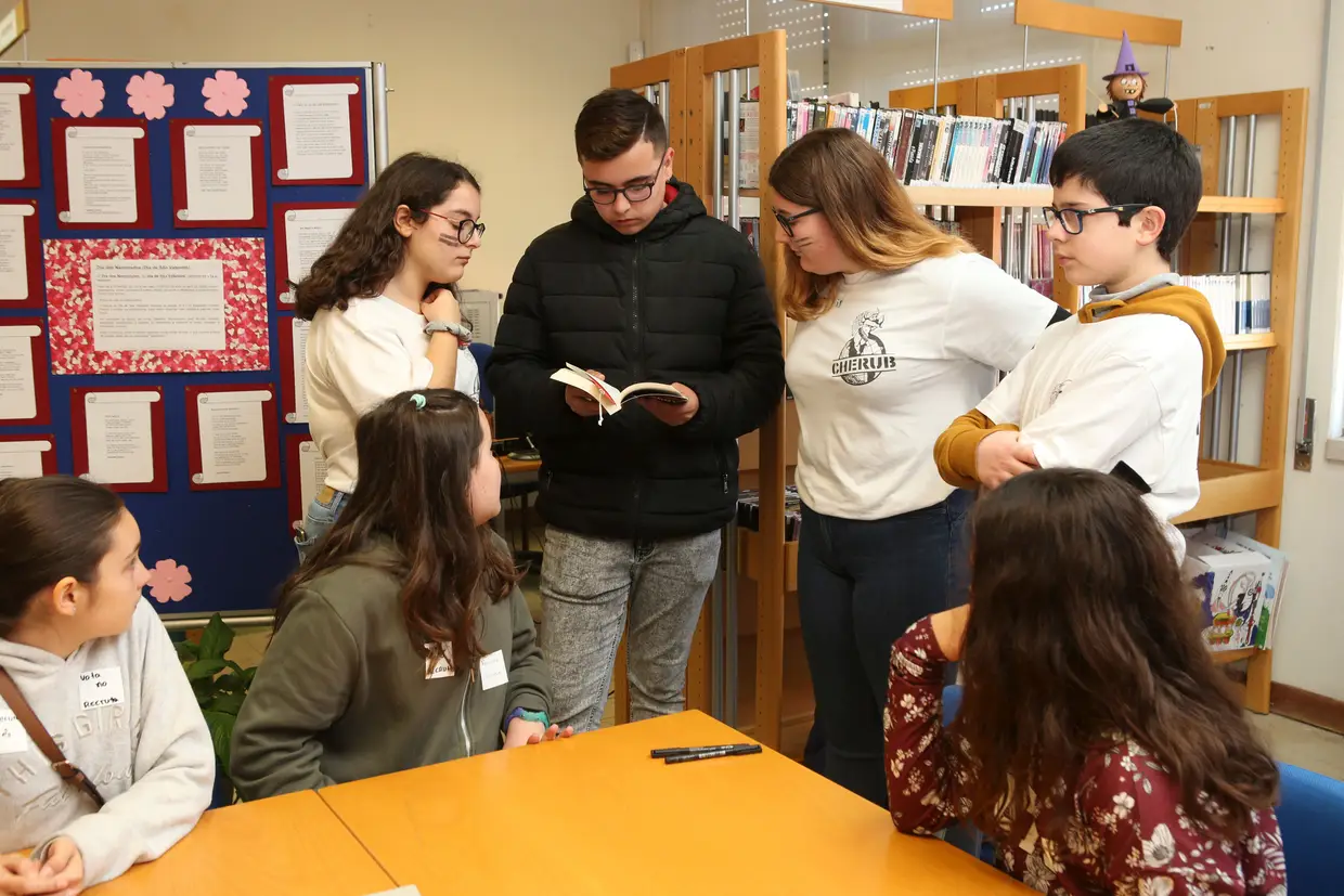 ... e ouviam-se excertos do livro «O Recruta», de Robert Muchamore