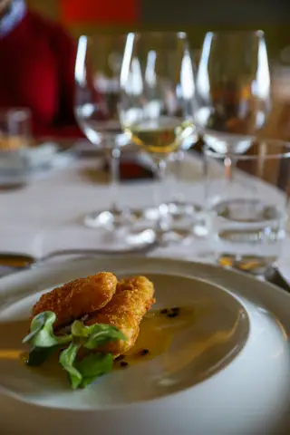 Um dos pratos incluídos no menu de degustação do restaurante do Monverde Wine Experience Hotel