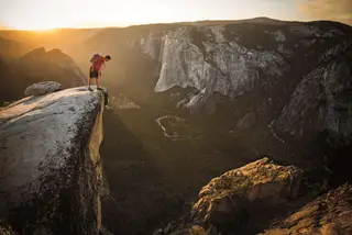 Alex Honnold conhece o El Capitan, no Vale Yosemite, como ninguém. Desde 2008, já o escalou dezenas de vezes e afirma: “É o meu lugar preferido no mundo inteiro”