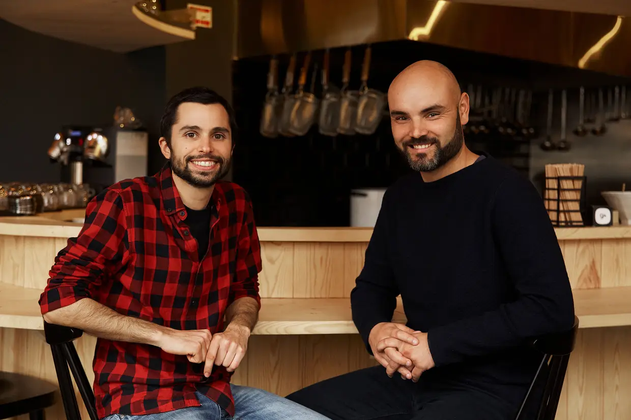 António Carvalhão e João Ferreira são amigos de longa data e agora tornaram-se sócios no Ajitama Ramen Bistro