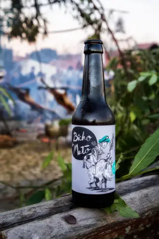 Bicho do Mato, resulta da parceria entre o chefe Ljubomir Stanisic, do restaurante 100 Maneiras, e a Cerveja Letra