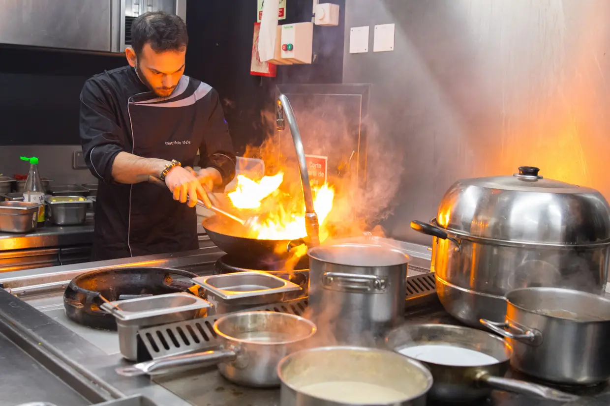 Maurício do Vale segue as técnicas da cozinha asiática, misturando o tradicional e o moderno