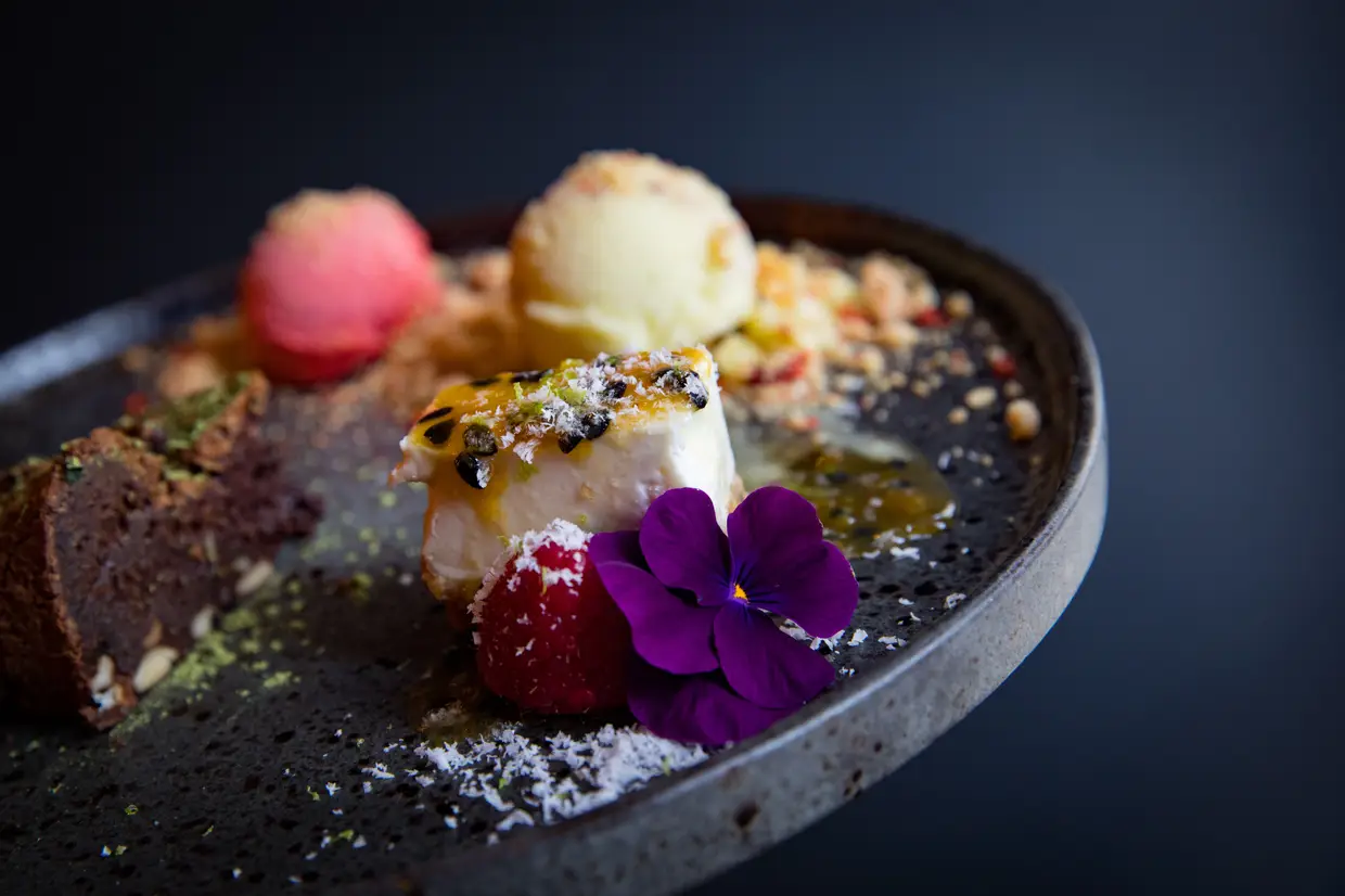 Soi Loco dá nome a uma das novas sobremesas: crumble, fruta exótica, gelado de meloa e coco, e ganache de Toblerone