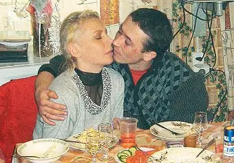 Nesse mesmo ano de 2009, Natália casaria com Alexei, que também esteve imigrado em Portugal, o que alimentou esperanças no seu regresso. Mas isso não aconteceu