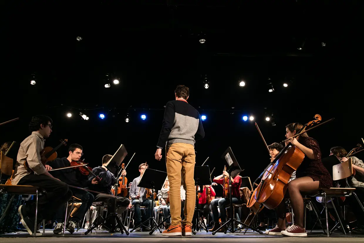 “É aqui que somos precisos”, diz o maestro Martim Sousa Tavares, que assume também a direção artística da orquestra
