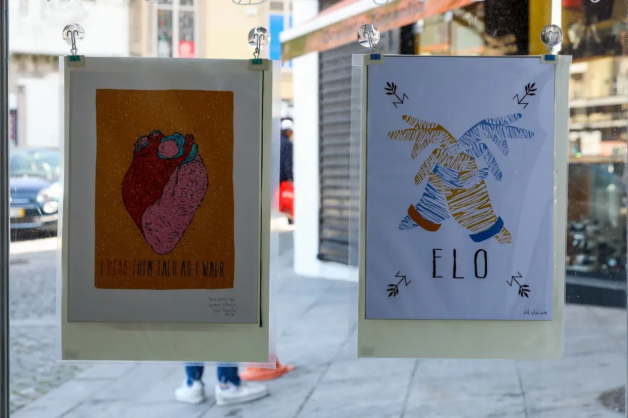 Ana Trabulo e Andrew Winn abriram a Squid Ink Works na Rua do Loureiro, a dois passos da Estação de São Bento. Ali, mostram o seu trabalho e o de outros artistas, portugueses e estrangeiros, a viver no Porto