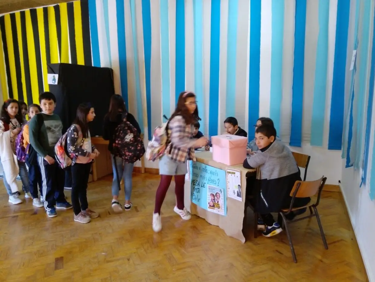 E também no Agrupamento de Escolas Padre António de Andrade, em Oleiros, houve muitos miúdos a votar