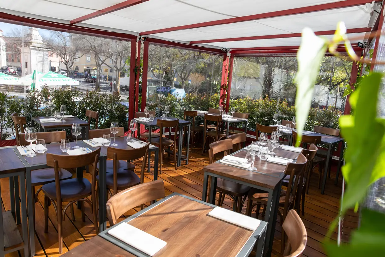 O Ruvida, restaurante italiano de massas frescas, tem uma simpática esplanada na Praça da Armada