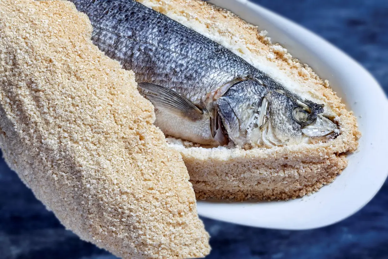 Robalo ao sal com algas