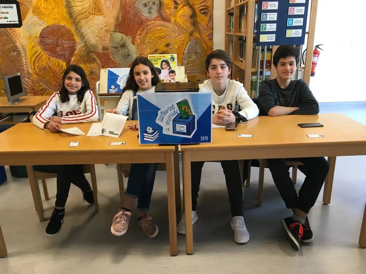 Na Escola Básica de Arcos de Valdevez, a mesa eleitoral estava preparada para receber todos os votantes...