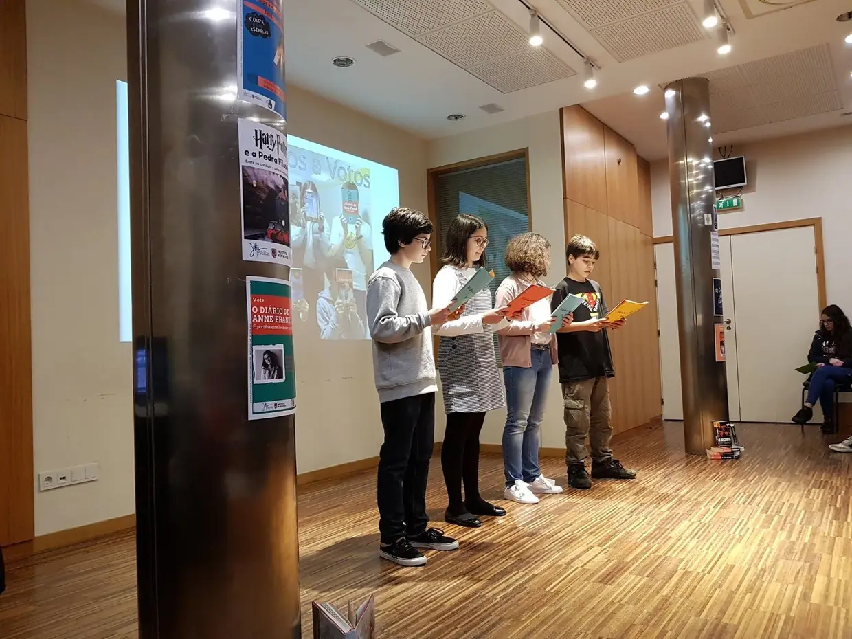 Depois de apresentarem os seus candidatos, os alunos foram avaliados por um painel de jurados composto por elementos da família