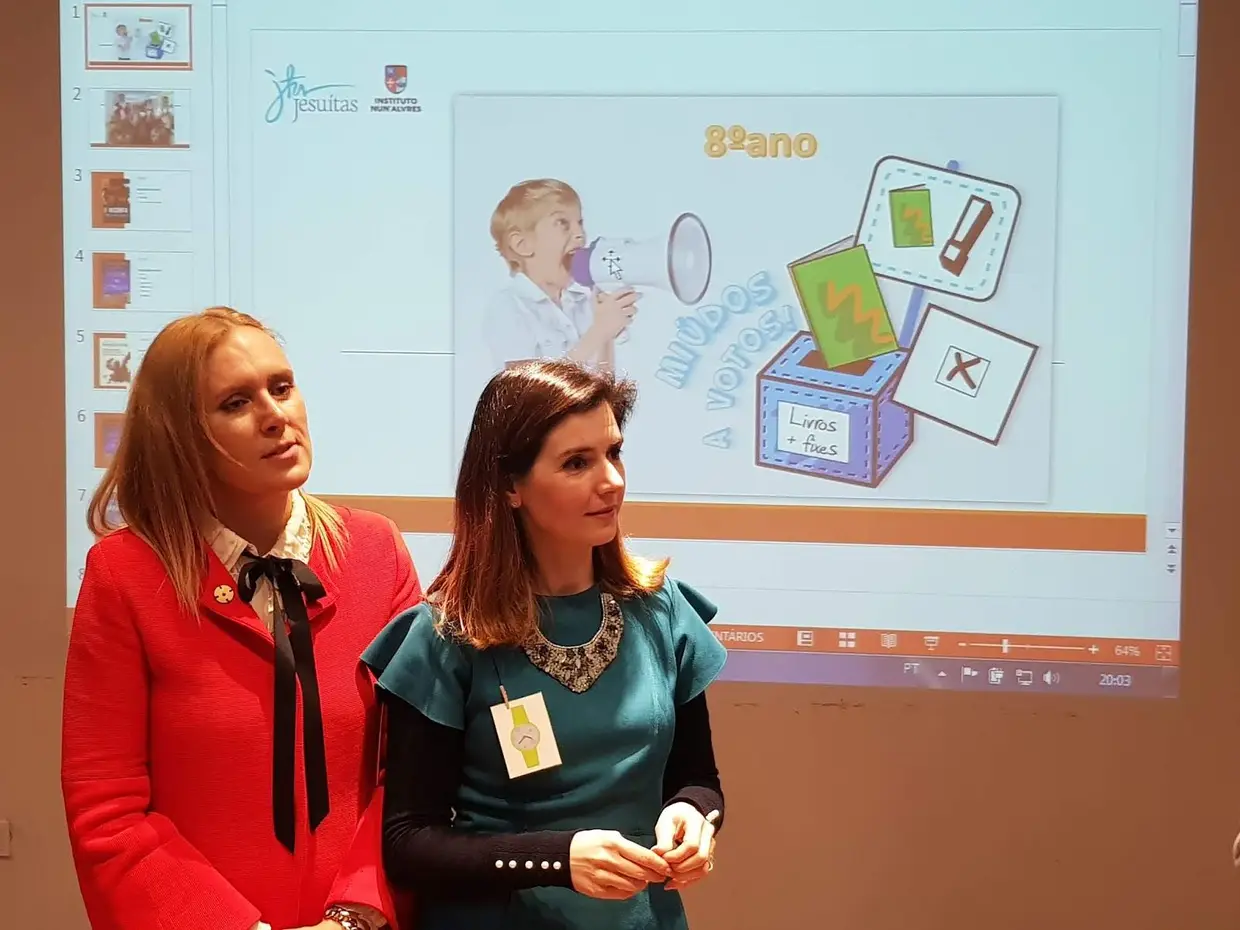 A iniciativa «Miúdos a Votos» foi desenvolvida nas aulas de Cidadania e Desenvolvimento, Pensamento Crítico e Português, com a colaboração da Biblioteca e dos pais