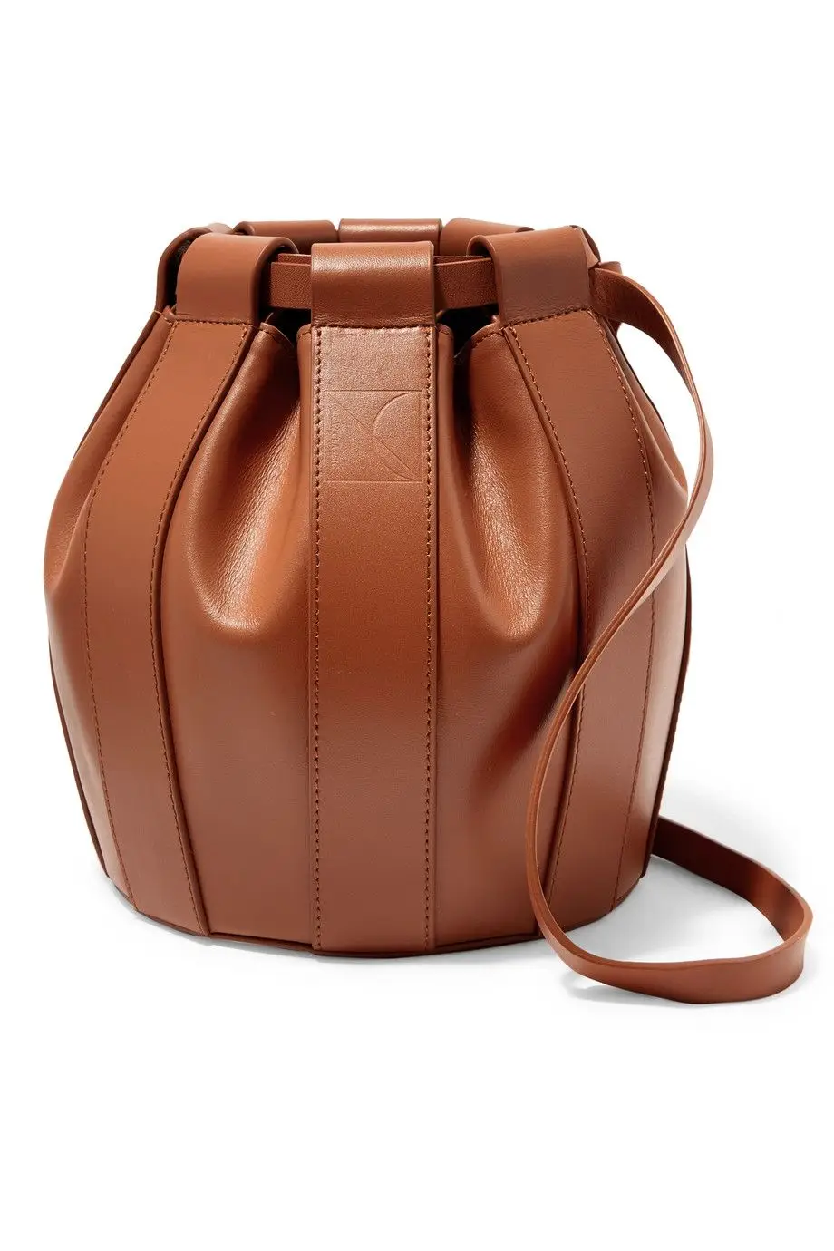 Em pele, Low Classic, à venda em www.net-a-porter.com, €444