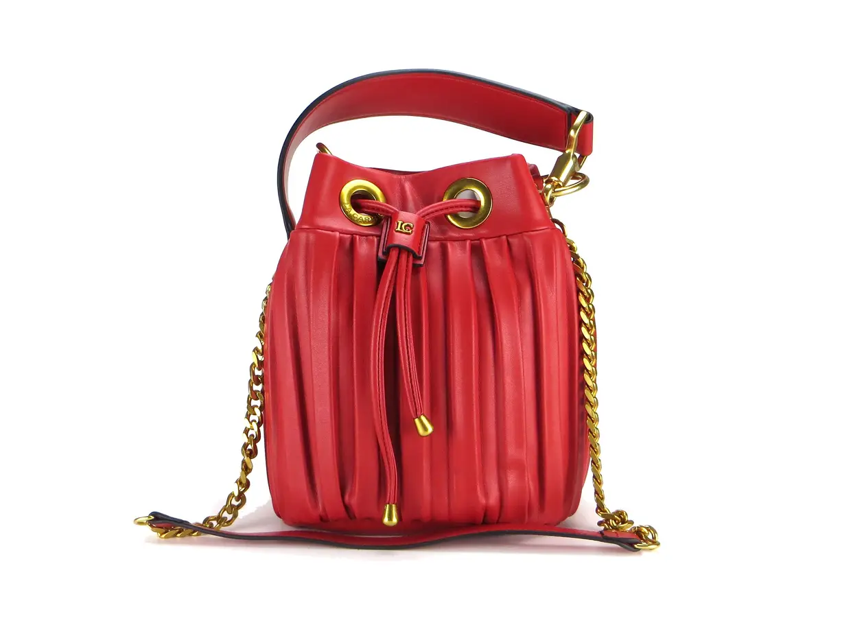 Com pregas, La Carrie, €198