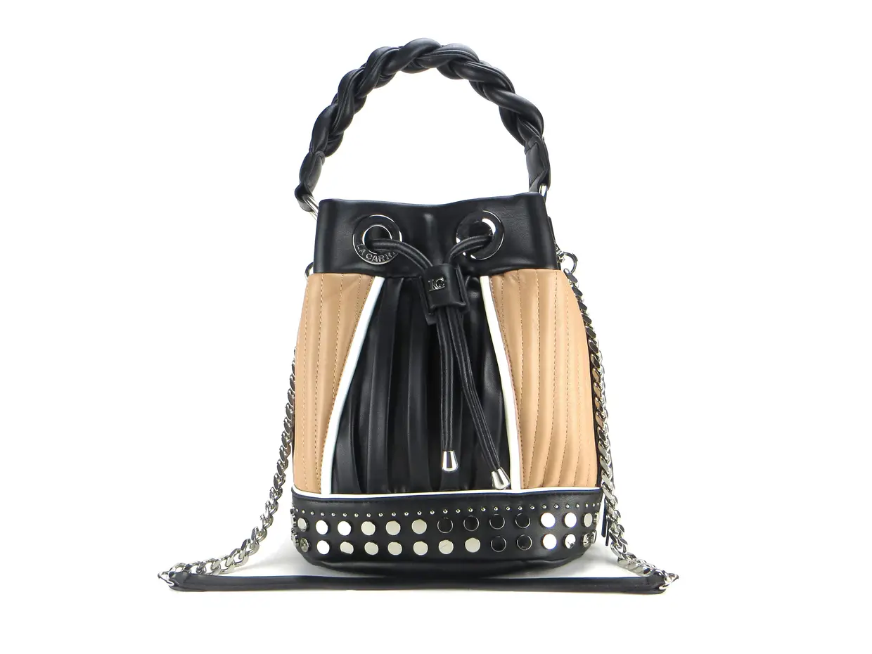 Com tachas, La Carrie, €219,90