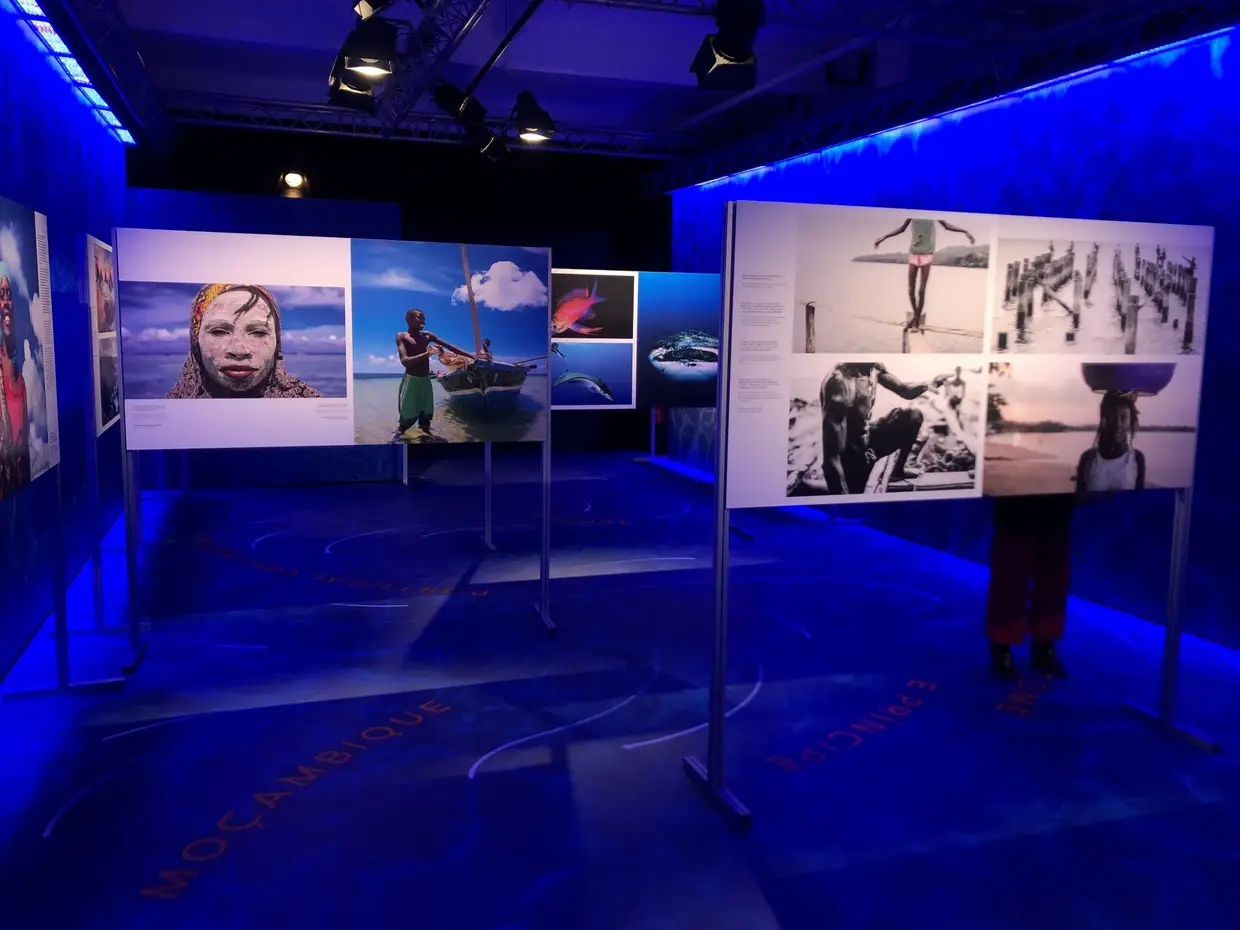 Inauguração da exposição do trabalho documental "O Mar Que nos Une", promovido pela Fundação Galp, em parceria com a VISÃO, para ver no World Press Photo, em Lisboa. À esquerda fotografias de Bruno Pedro, em Moçambique, e à direita, mais imagens de São Tomé e Príncipe, de Dário Pequeno Paraíso