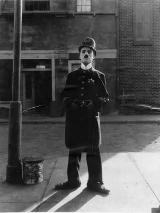 Charlot na Rua da Paz