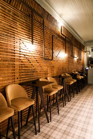 No bar O Alfaiate, inaugurado em março, os cocktails são criados a partir do tema dos têxteis
