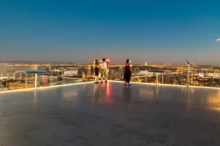 Organizado pelo Museu da Água, a visita Aqueduto 360º inclui três miradouros emblemáticos de Lisboa: Aqueduto das Águas Livres, Amoreiras 360 Panoramic View e Reservatório da Mãe d’Água das Amoreiras