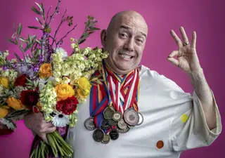 O elenco conta com o ator José Raposo, que volta a trabalhar com o Teatro Praga, de André e. Teodósio, Pedro Penim, Cláudia Jardim e José Maria Vieira Mendes