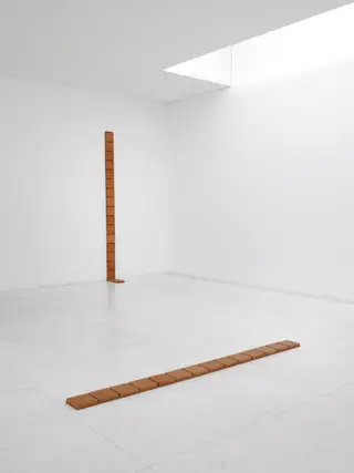 "Paving stones across the garden", de Leonor Antunes integra a exposição Mesa dos Sonhos, para ver na Galeria Municipal de Matosinhos até 14 de setembro