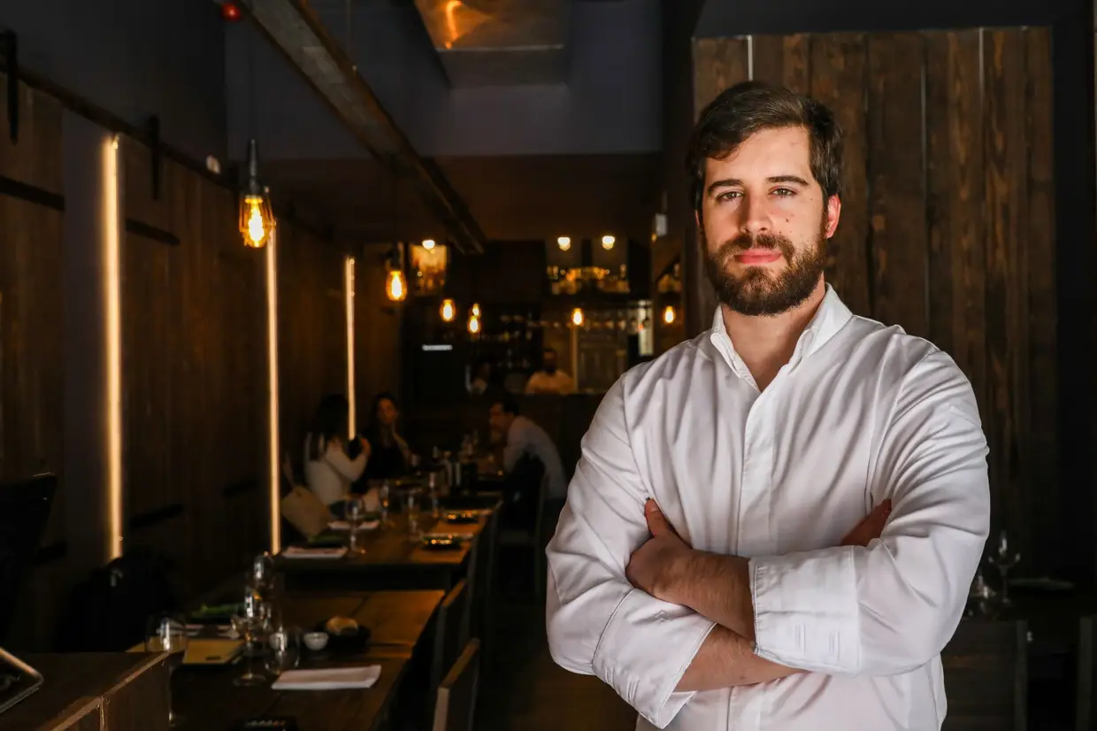 O chefe João Lima abriu um restaurante de cozinha de autor: o Artesão Bistrô