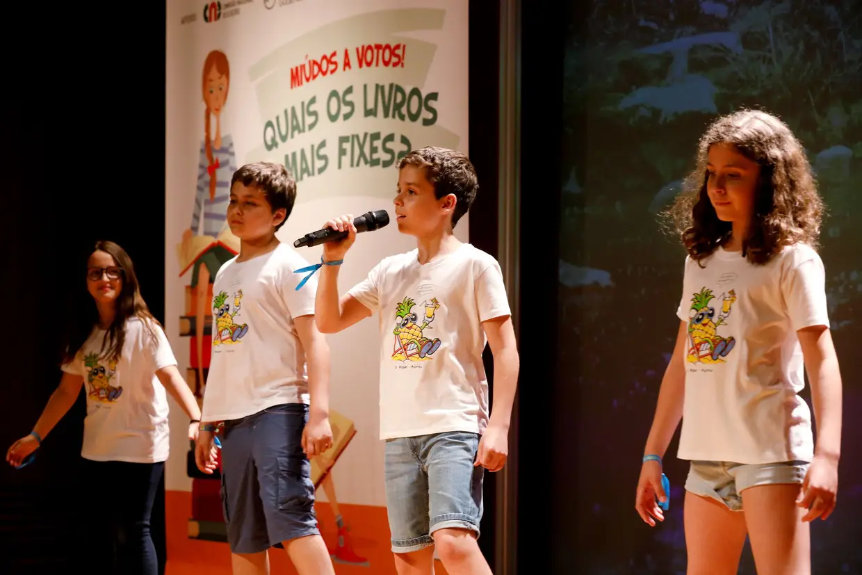 Estes quatro alunos sobrevoaram parte do Atlântico para participarem nesta grande festa: vieram dos Açores para mostrarem o que tinham feito a propósito de «Avozinha Gangster»