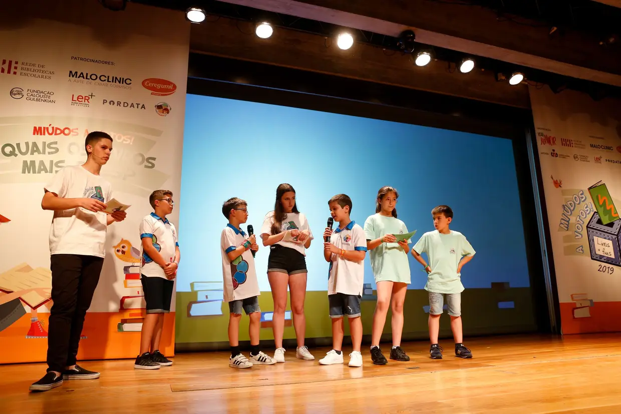 Alunos das escolas básicas de Refojos e Rates, concelho da Póvoa de Varzim, explicaram o que foram aprender à Universidade do Minho durante a campanha eleitoral de «Miúdos a Votos»