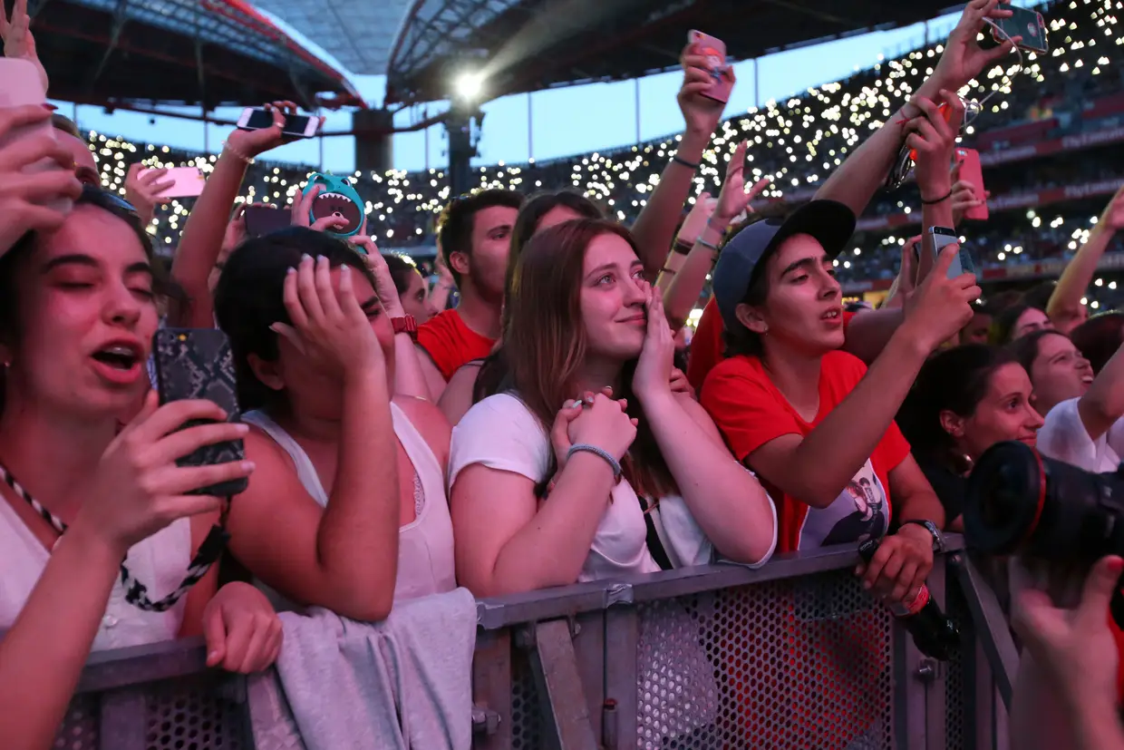 A emoção tomou conta de alguns fãs durante o concerto