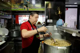 N'O Filho do Menino Júlio dos Caracóis, Vasco Rodrigues, filho do senhor Júlio, segue a receita com mai de 60 anos6