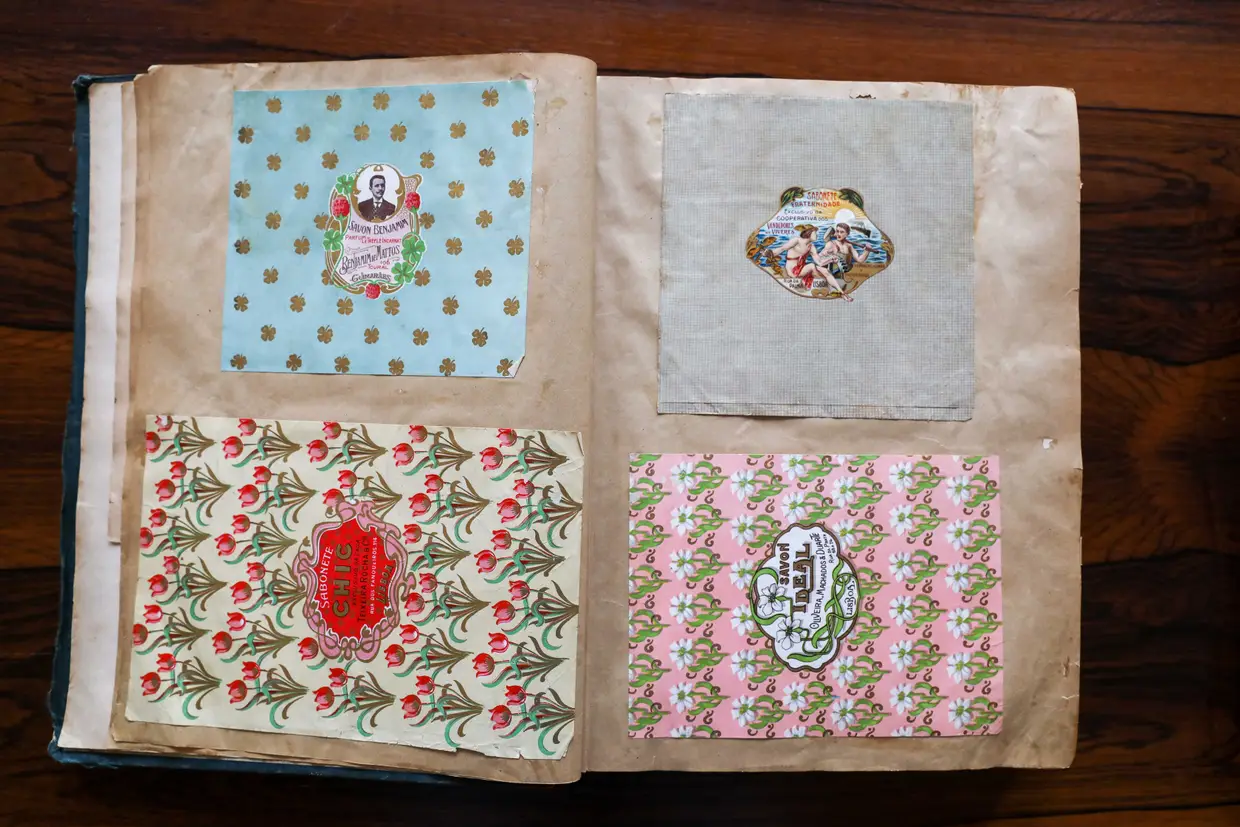 Os arquivos gráficos da Claus Porto guardam rótulos e padrões, pintados à mão, desde 1887