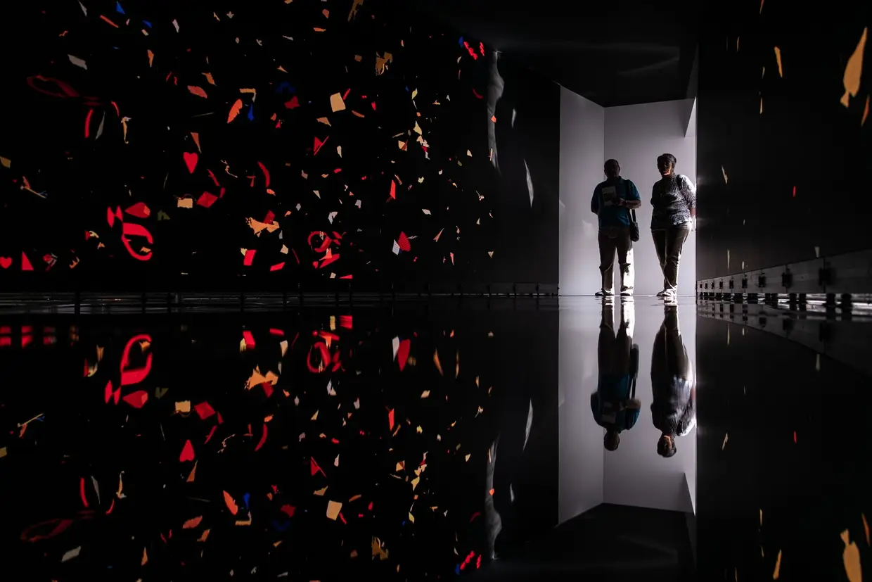 Esta é uma exposição para experimentar, mais do que contemplar