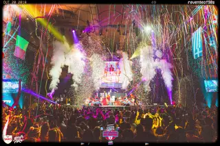 Aos milhares Mesmo sem se saber onde vai ser a festa, a maioria paga 35 euros para estar presente nas famosas Revenge of the 90’s