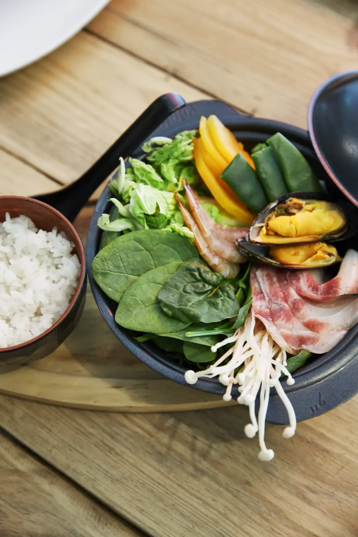 Yosenabe, um prato quente típico japonês