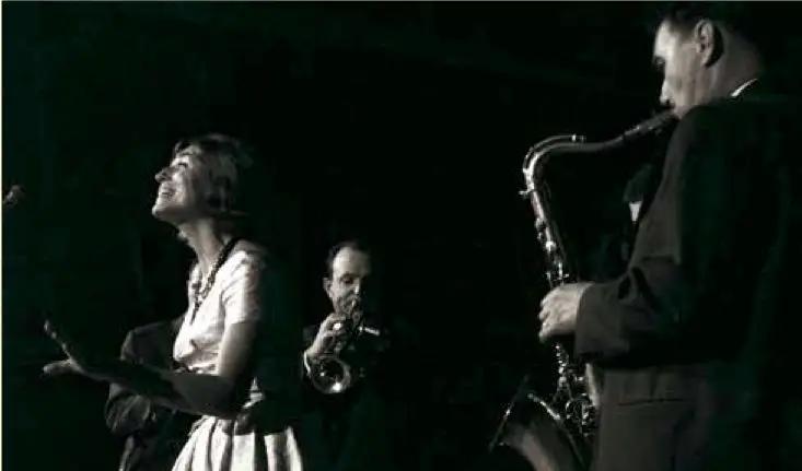 Marjana Deržaj e o Ljubljana Jazz Ensemble, com o trompetista Urban Koder e o saxofone tenor Dušan Veble, no primeiro Festival de Jazz Jugoslavo em Bled, no Kazina Hall, que decorreu entre 15 e 18 de setembro de 1960 (foto de Edi Šelhaus, 1960).