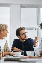 Deseja comunicar com sucesso? Então, pare, escute e pergunte