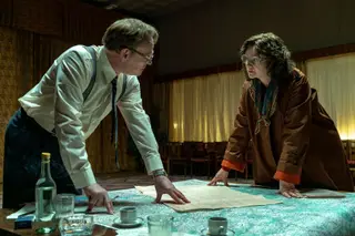 Na série destacam-se dois cientistas: Valery Legasov (Jared Harris), inspirado no físico nuclear que chefiou a investigação oficial do acidente, e Ulana Khomyuk (Emily Watson), uma personagem ficcional que homenageia todos os cientistas envolvidos na missão