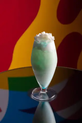 Underwater Love: De sabor fresco e aveludado e com 18 graus de álcool, é preparado com Capucana, elixir kumquat, coco e lichia. €9