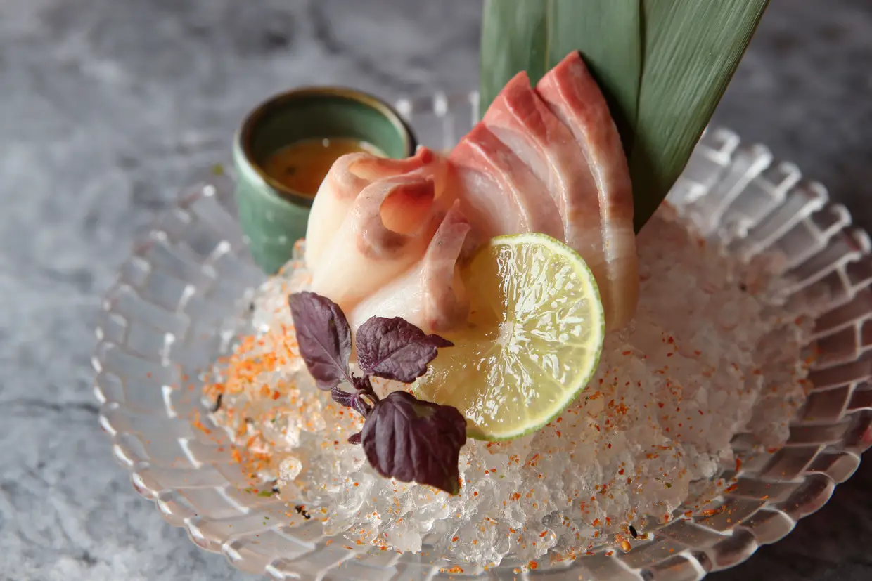Lírio com molho de miso, gengibre e laranja