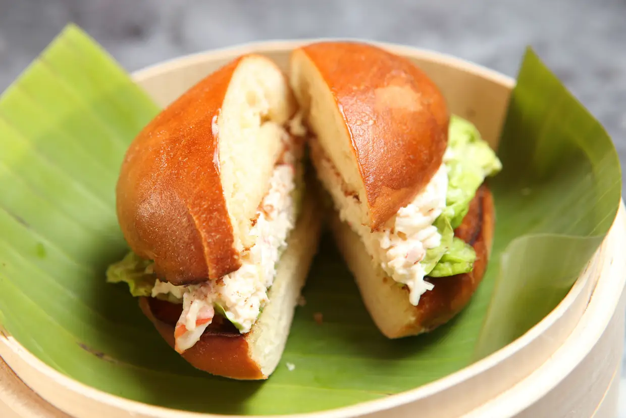 Sand’o’châ: pão brioche, caranguejo real do Alasca, alface e maionese de lima e gengibre