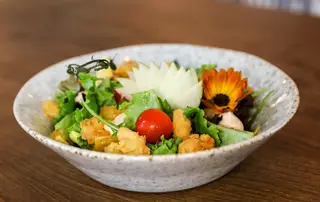Salada de camarão pipoca
