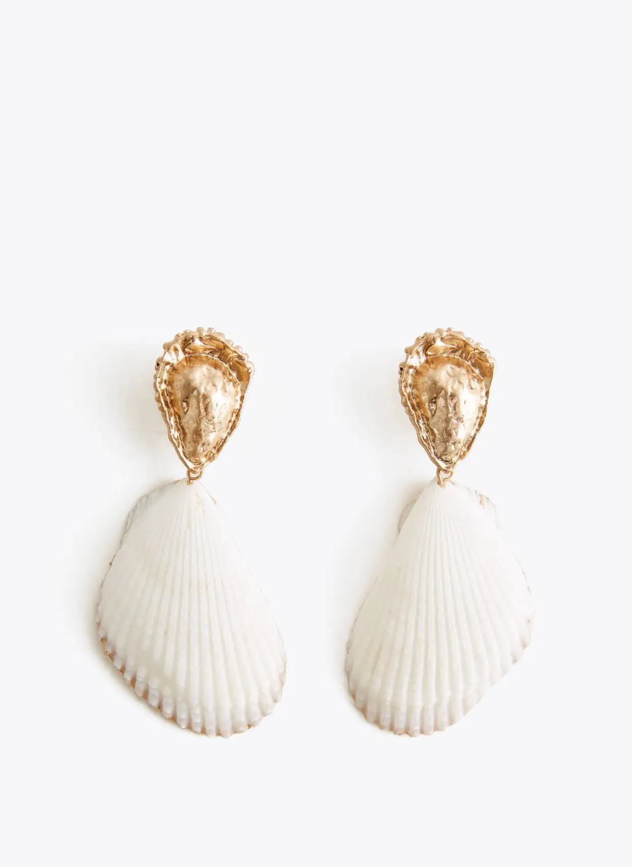 Brinco com concha, Uterqüe, €39