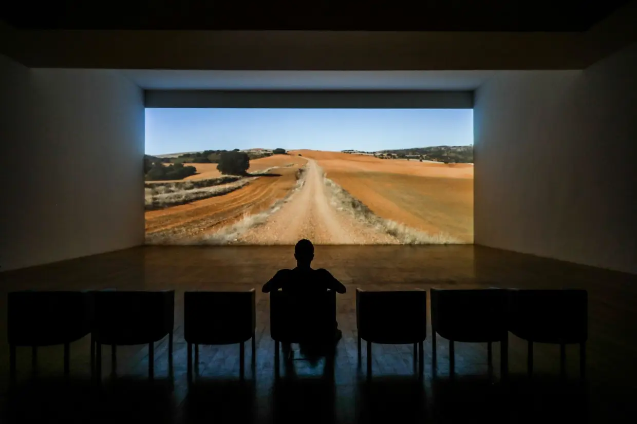 Ibéria, de Augusto Alves da Silva - projeção vídeo aleatória de 5.148 fotografias digitais