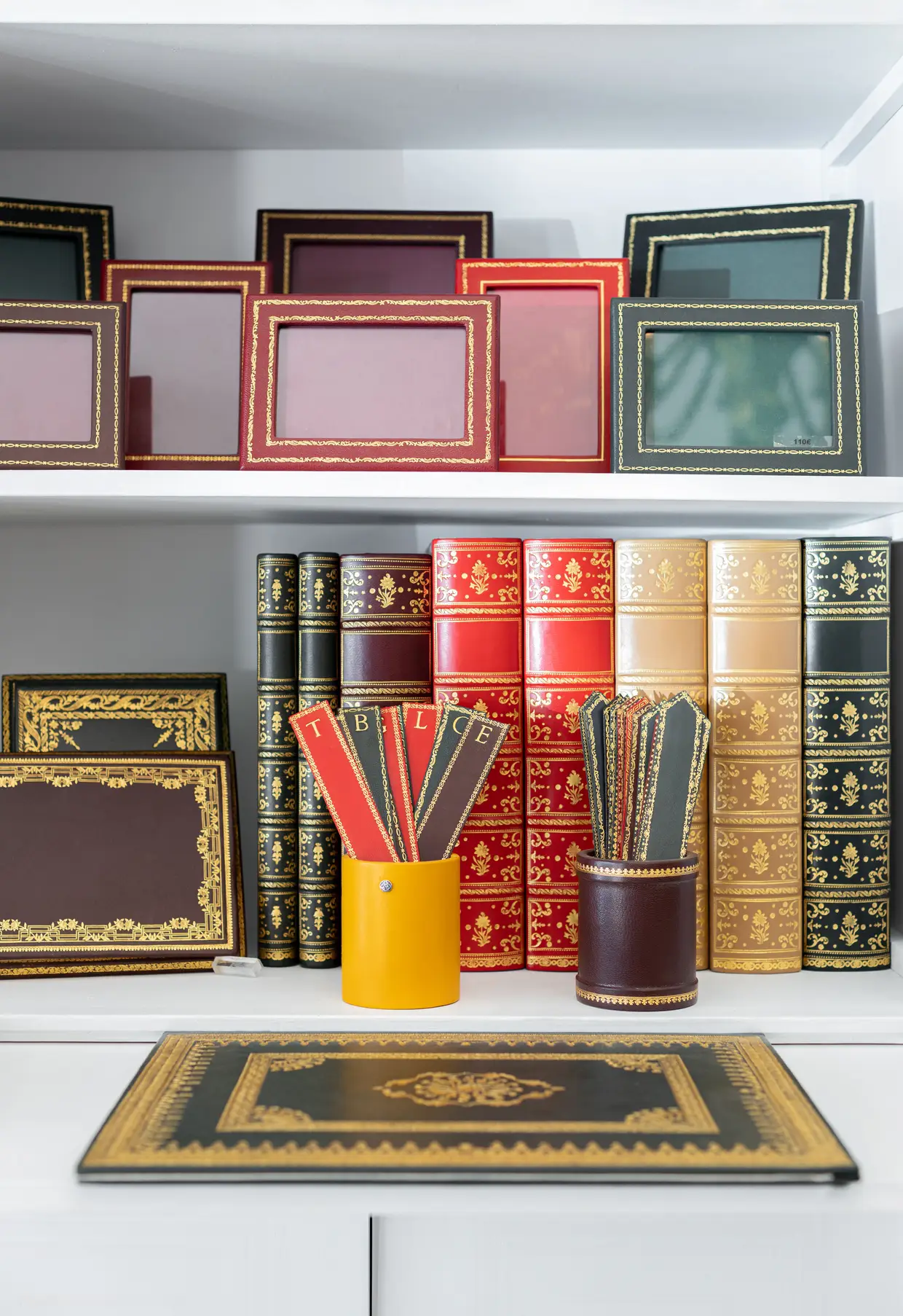 Na Manufactum, há artigos para todos os bolsos (os preços começam nos €3): dos marcadores de livros aos porta-chaves, das escovas para fatos aos cadernos em papel marmoreado